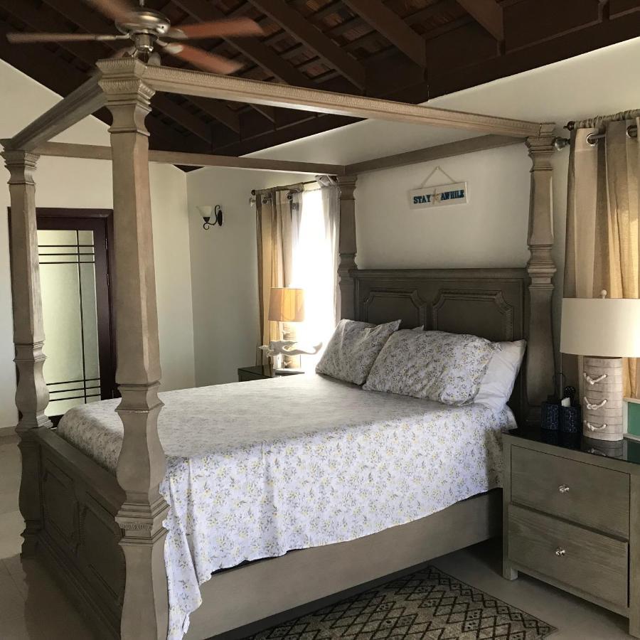 Alexanders Penthouse On The Beach Ocho Rios Kültér fotó