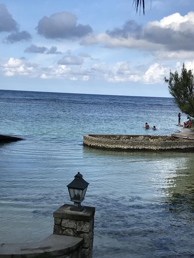 Alexanders Penthouse On The Beach Ocho Rios Kültér fotó